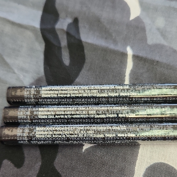 3 Mary-Kate And Ashley Line My Eyes Eye Liner Sparkling Black Factory Sealed - Picture 4 of 5